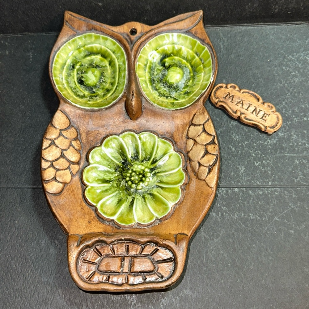 Vintage Treasure Craft Ceramic Owl Spoon rest, USA with souvenir plaque "Maine"